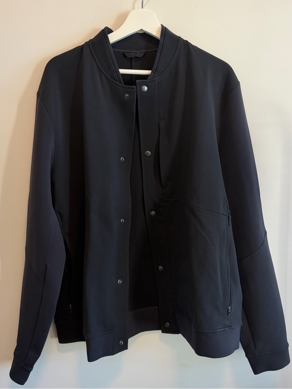 Men’s Lululemon Sojourn Bomber
Black - XL